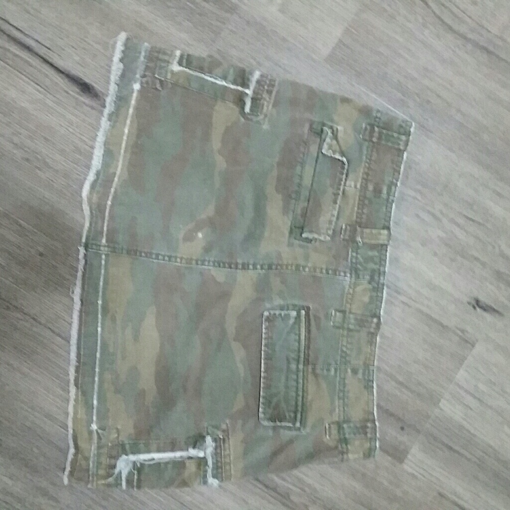 Camo mini skirt